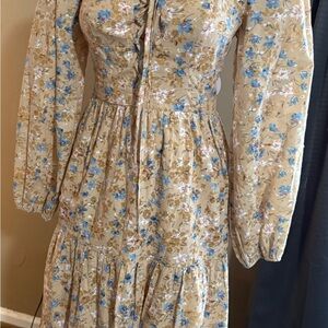 Storia Beige Floral Long Sleeve Dress